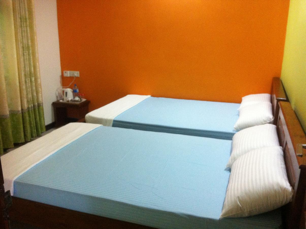 Bee Nest Bed & Breakfast Negombo Bagian luar foto