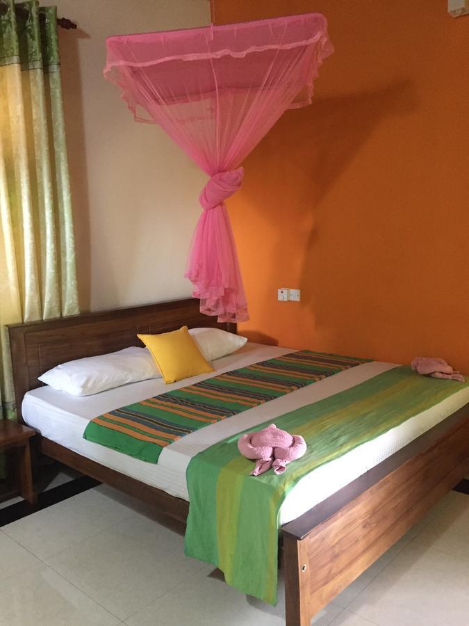 Bee Nest Bed & Breakfast Negombo Bagian luar foto